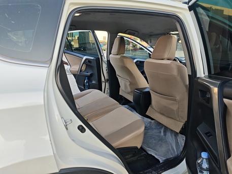 Riyadh, Vehicles, Cars & Trucks , SAR 45000,  Toyota RAV4,  2015,  Automatic,  285000 KM,