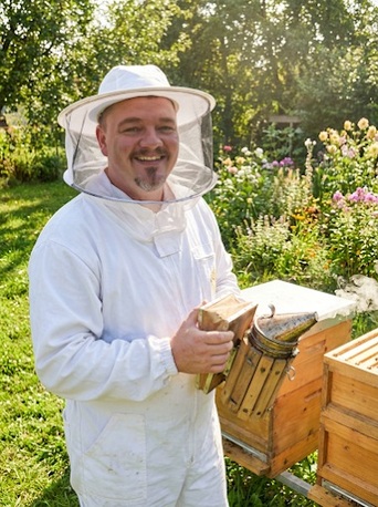 Berlin, Business, Imker Markus Habermehl