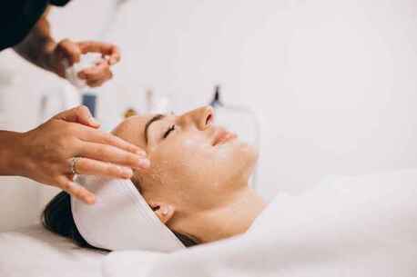 London, Beautician, Deep Cleanse Facial In West Kensington London | Facial Near You For Clear Skin