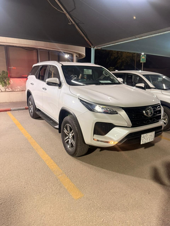 Jubail, Pick Up & Drop Off, Toyota Fortuner Availbel For  Pick And. Drop