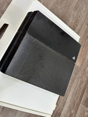 Riyadh, Video Games, SAR 1999,  PS4 Fat (500GB) - Like New Condition With Original Box And 17 Top Games