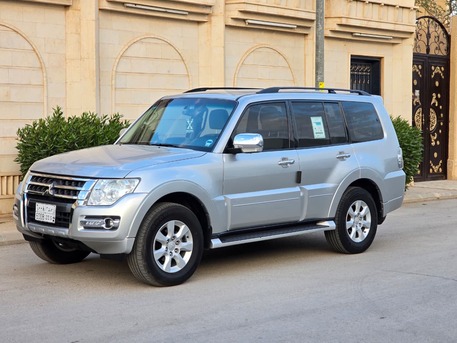 Riyadh, Vehicles, Cars & Trucks , SAR 65000,  Mitsubishi Pajero GLS,  2020,  Automatic,  96000 KM,   Mitsubishi Pajero N 4x4 With Reasonable Price For Sales