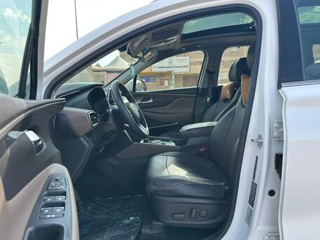 Riyadh, Vehicles, Cars & Trucks , SAR 65000,  Hyundai Santa Fe,  2020,  Automatic,  194000 KM,   Hyundai Santafea Full Options With Sunroof (7 Seats SUV Family Used Car) 1st Owner