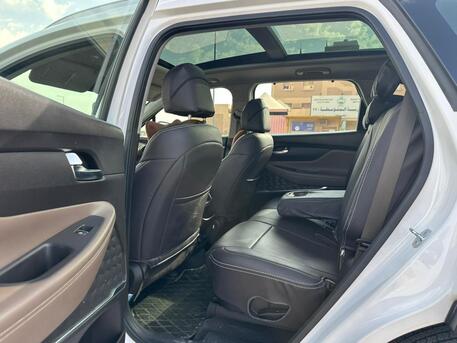 Riyadh, Vehicles, Cars & Trucks , SAR 65000,  Hyundai Santa Fe,  2020,  Automatic,  194000 KM,   Hyundai Santafea Full Options With Sunroof (7 Seats SUV Family Used Car) 1st Owner