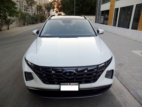 Zinj, Vehicles, Cars & Trucks , BHD 7900,  Hyundai Tucson,  2022,  Automatic,  155000 KM,    &ndash; White (Full Option) - Agent Maintained # Urgent Sale