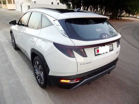 Zinj, Vehicles, Cars & Trucks , BHD 7900,  Hyundai Tucson,  2022,  Automatic,  155000 KM,    &ndash; White (Full Option) - Agent Maintained # Urgent Sale