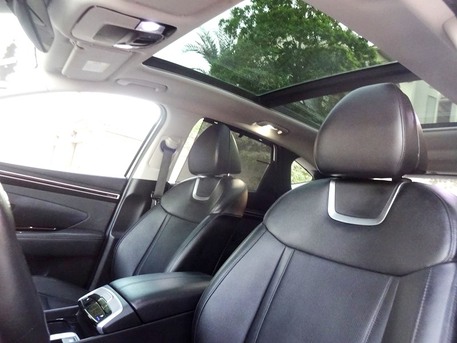 Zinj, Vehicles, Cars & Trucks , BHD 7900,  Hyundai Tucson,  2022,  Automatic,  155000 KM,    &ndash; White (Full Option) - Agent Maintained # Urgent Sale