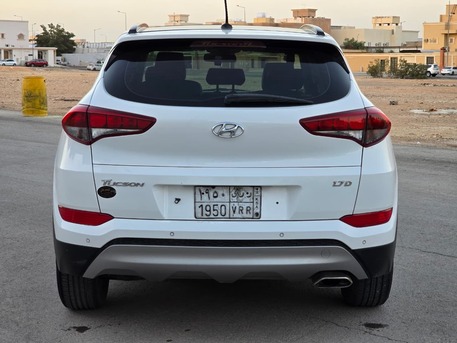 Riyadh, Vehicles, Cars & Trucks , SAR 52000,  Hyundai Tucson,  2018,  Automatic,  156000 KM,    Full Option (Diesel) Good Price For Sales 2nd Owner