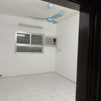 Al Malaz, Rooms Available, SAR 1000/month,  One Room In 2 BHK Appartment.