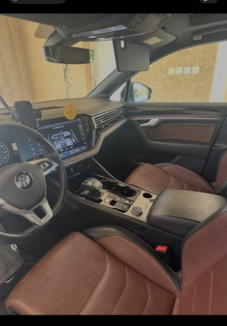 Riyadh, Vehicles, Cars & Trucks , SAR 135000,  Volkswagen Touareg,  2020,  Automatic,  88000 KM,   Full Option Low Mileage