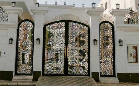 Riyadh, Construction, للحدادة و المونيم،الذجاج