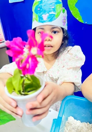 Al Aziziyah, Daycare, Day Care With Nursery Course Books & Activities