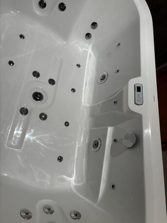 Diplomatic Quarter, Health & Beauty Items, SAR 4000,  Jacuzzi For Sale