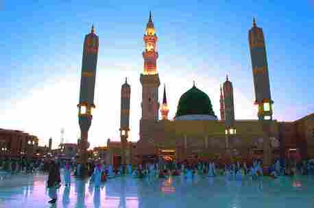 London, Travel, Easter Umrah Packages: Spiritual Journey And Seasonal Convenience