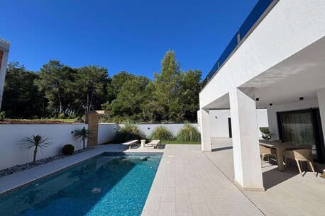 Zagreb, Real Estate For Sale, USD 1225000,  4 BR,  200 Sq. Meter,  Luxurious Family Villa With A Pool In A Quiet Area Of Pula, Istria, Croatia