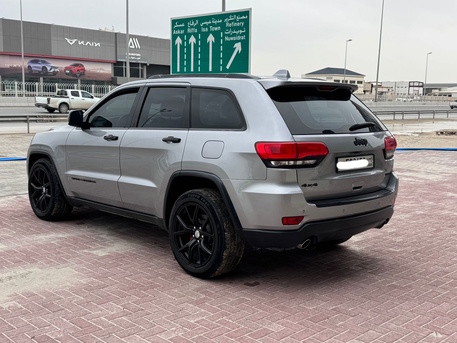 Manama, Vehicles, Cars & Trucks , BHD 4700,  Jeep Grand Cherokee LTD,  2015,  Automatic,  145950 KM,    (Silver)