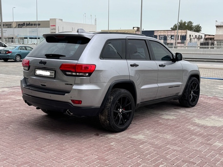 Manama, Vehicles, Cars & Trucks , BHD 4700,  Jeep Grand Cherokee LTD,  2015,  Automatic,  145950 KM,    (Silver)