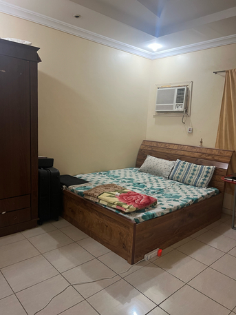 Al Aziziyah, Bedspace Available, SAR 1050/month,  Seperate Neat And Clean Room Available In 3 Rooms Appartment With House Hold Items.