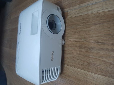 Jubail, Electronics, SAR 1100,  New BenQ MX560 ANSI 4000 PROJETOR+SCREEN
