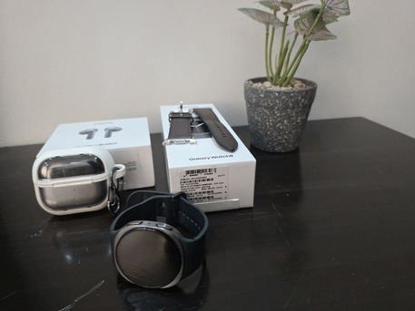Riyadh, Mobile Phones, SAR 890,  For Sale !! Galaxy Watch 8 40mm & Buds 3 &ndash; Excellent Condition!
