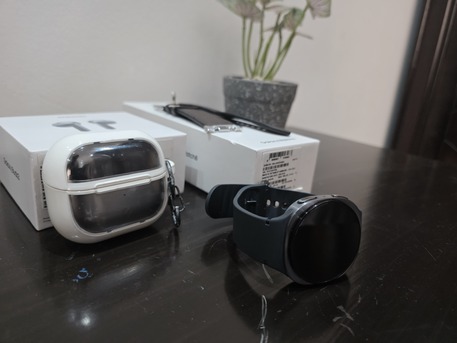 Riyadh, Mobile Phones, SAR 890,  For Sale !! Galaxy Watch 8 40mm & Buds 3 &ndash; Excellent Condition!