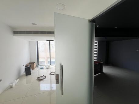 Manama, Shops, BHD 1800,  464 Sq. Meter,  Spacious Showroom For Rent In Khamis