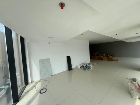 Manama, Shops, BHD 1800,  464 Sq. Meter,  Spacious Showroom For Rent In Khamis