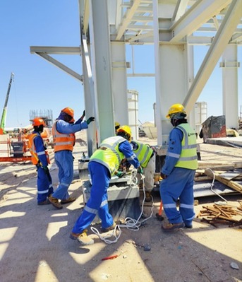 Arabian Ranches, Business, Нанять Рабочего На Нефтеносные Пески Из И