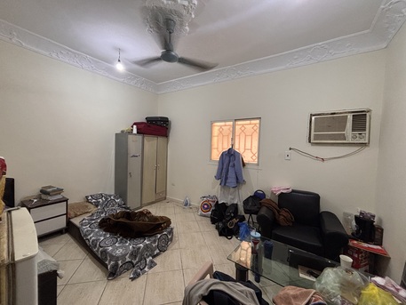 Al Aziziyah, Bedspace Available, SAR 370/month,  20 Sq. Meter,  Looking For Two Roommates For 370SAR Each Including Electricity Water And WiFi