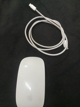 Al Huwaylat, Computers, SAR 270,  Apple Magic Mouse With Original Charging Cable ابل ماجيك ماوس مع كيبل الاصلي للب