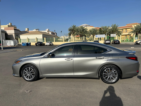Jeddah, Vehicles, Cars & Trucks , SAR 175000,  Lexus ES 300h,  2025,  Automatic,  20000 KM,