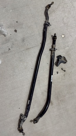 Riyadh, Auto Parts, SAR 1200,  For Sale Used Jeep JLU Rubicon 3.6 2020 Drag Link And Tie Rod