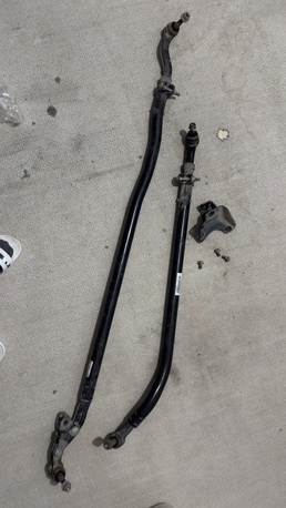 Riyadh, Auto Parts, SAR 1200,  For Sale Used Jeep JLU Rubicon 3.6 2020 Drag Link And Tie Rod