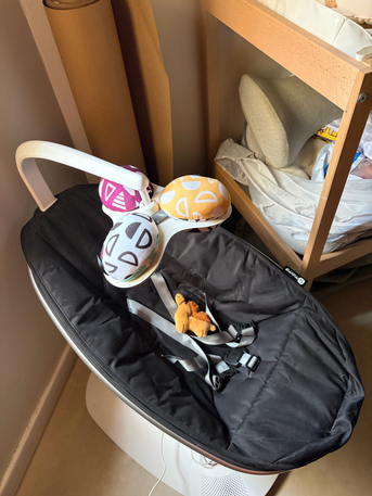 Jeddah, Baby & Kid Stuff, SAR 699,  4moms MamaRoo Baby Swing &ndash; Like New (Rarely Used)