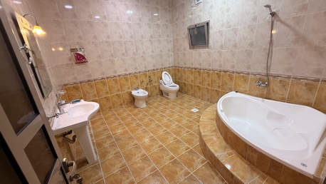 Isa Town, Villas, BHD 650,  For Rent: A Luxurious And Very Elegant Villa With Air Conditioning In Isa Town,