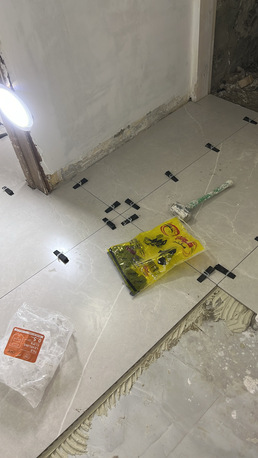 Al Ghubayrah, Construction, Tile Fixer