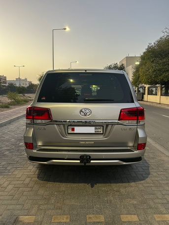 Manama, Vehicles, Cars & Trucks , BHD 20500,  Toyota Land Cruiser VXS 5.7 V8t,  2018,  Automatic,  178000 KM,  Toyota Land Cruiser VXS 5.7 V8