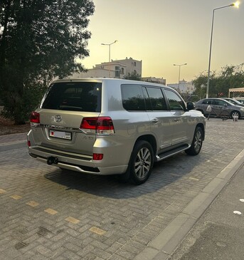Manama, Vehicles, Cars & Trucks , BHD 20500,  Toyota Land Cruiser VXS 5.7 V8t,  2018,  Automatic,  178000 KM,  Toyota Land Cruiser VXS 5.7 V8