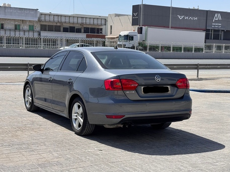 Manama, Vehicles, Cars & Trucks , BHD 1750,  Volkswagen Jetta,  2013,  Automatic,  154250 KM,    /  (Grey)