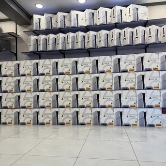 Paris, Computers, EUR 300,  Apple Watch Ultra 3, Apple Watch Series 11, IPad, Apple MacBook, RTX 5090, RTX 5080, PS5,