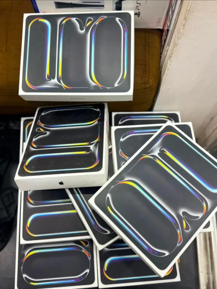 Paris, Computers, EUR 300,  Apple Watch Ultra 3, Apple Watch Series 11, IPad, Apple MacBook, RTX 5090, RTX 5080, PS5,