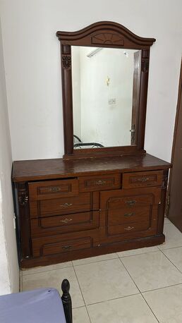 Manama, Furniture, BHD 10,  HOUSE HOLD ITEMS