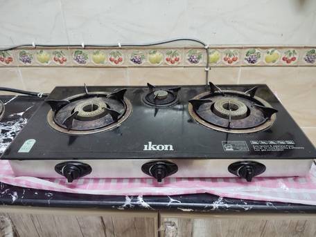 Dammam, Household Items, SAR 200,  Semi Automatic Washing Machine 7kg & 3 Burner Gas Stove For Sale