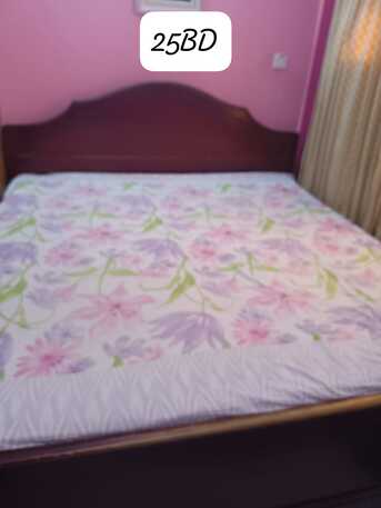 Gudaibiya, Furniture, BHD 25,  Dining Table With 5 Chairs