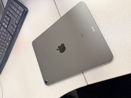 Al Olaya, Tablet Computers, SAR 1800,  IPad Air 4 (10.9&rdquo;, 64GB) + Magic Keyboard | Like New Condition