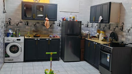 Riyadh, Furniture, SAR 600,  Modern Kitchen Cabinet Set ( Free Delivery) With Upper & Lower Storage &ndash; Good Condition