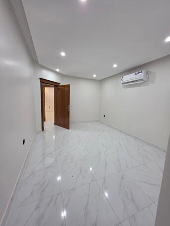 Akrabia, Rooms Available, SAR 28000/year,  Family Flat For Rent