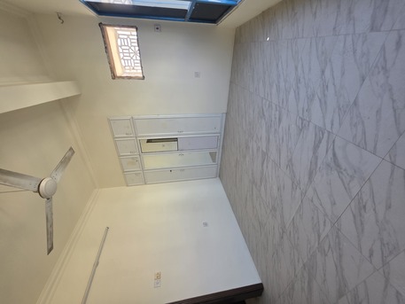 Salmaniya, Apartments/Houses, BHD 180/month,  2 BR,  @2BATHROOM Hall Kitchen Without Electricity