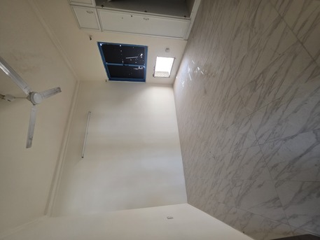 Salmaniya, Apartments/Houses, BHD 180/month,  2 BR,  @2BATHROOM Hall Kitchen Without Electricity