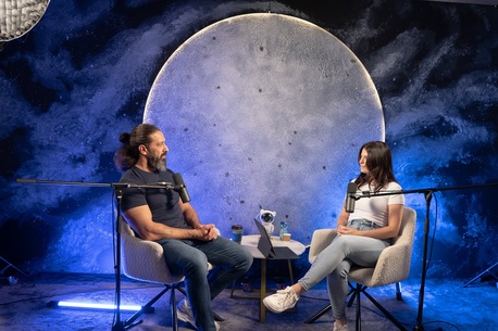 Dubai, Marketing, Podcast Without Boundaries - Alphacast Podcast Studio